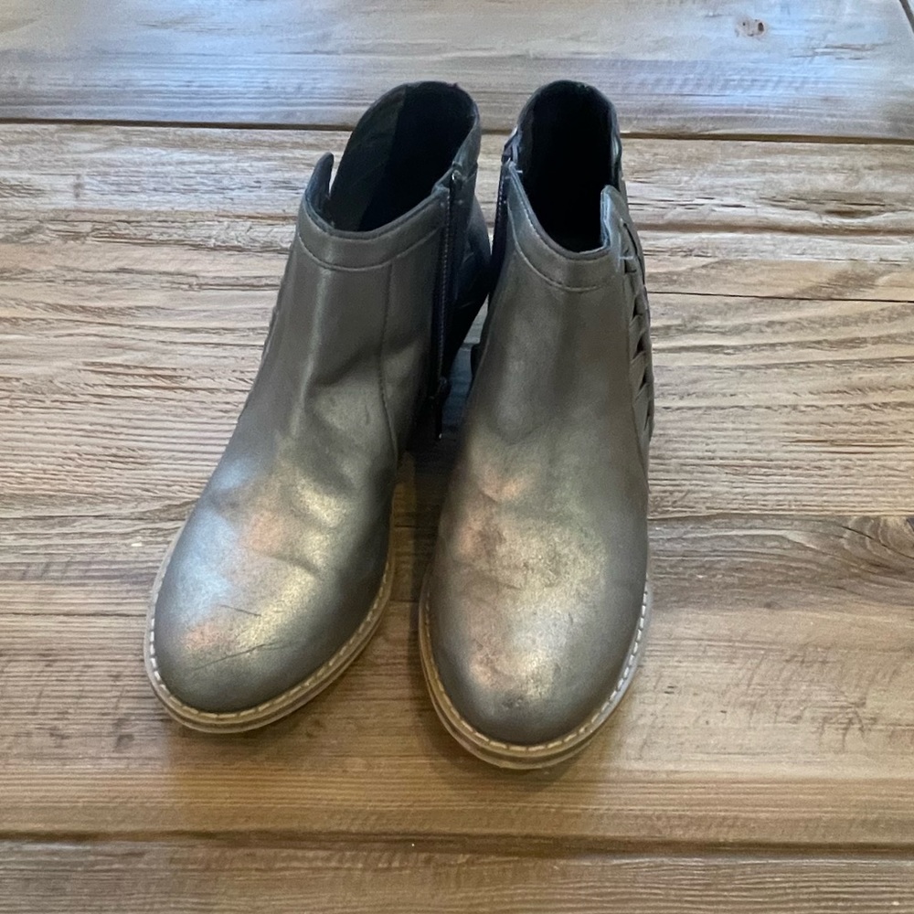 Girls Tucker & Tate boots in size 2 1/2